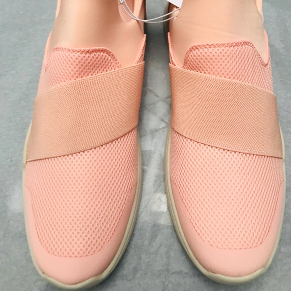 ALL IN MOTION WOMEN SLIP-ON SNEAKERS. STYLISH DESIGN FOR COMFORT. NEW, SIZE 12 - Picture 7 of 8